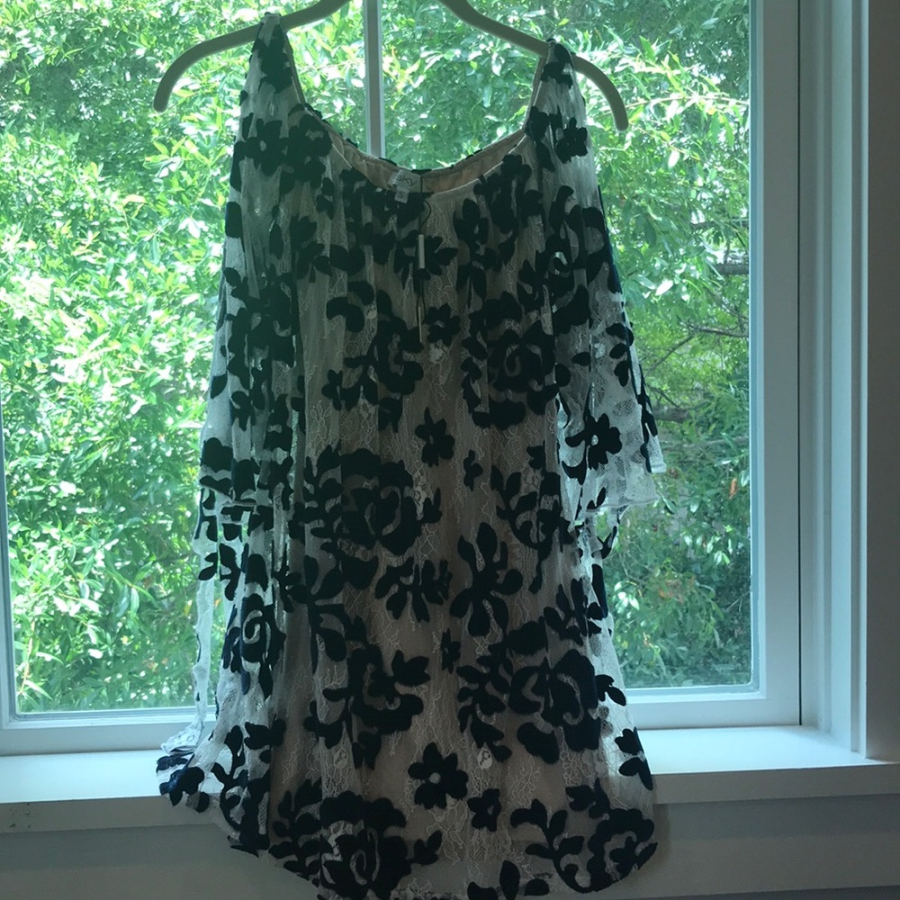 Lace white top with navy velvet detail